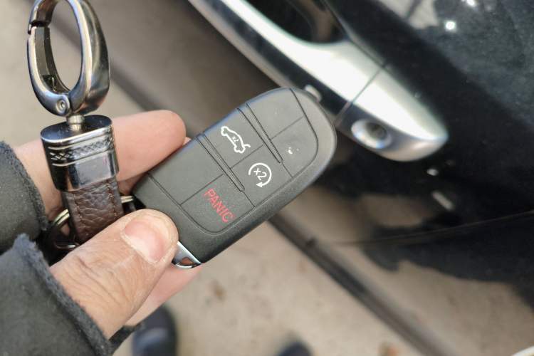 Used Chrysler 300C 2014 3.0L Excellence Edition Vehicle Key