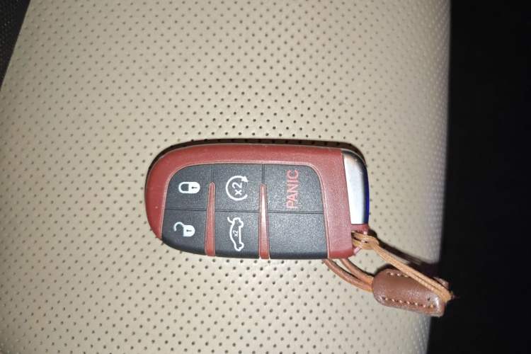 Used Chrysler 300C 2014 3.0L Excellence Edition Vehicle Key