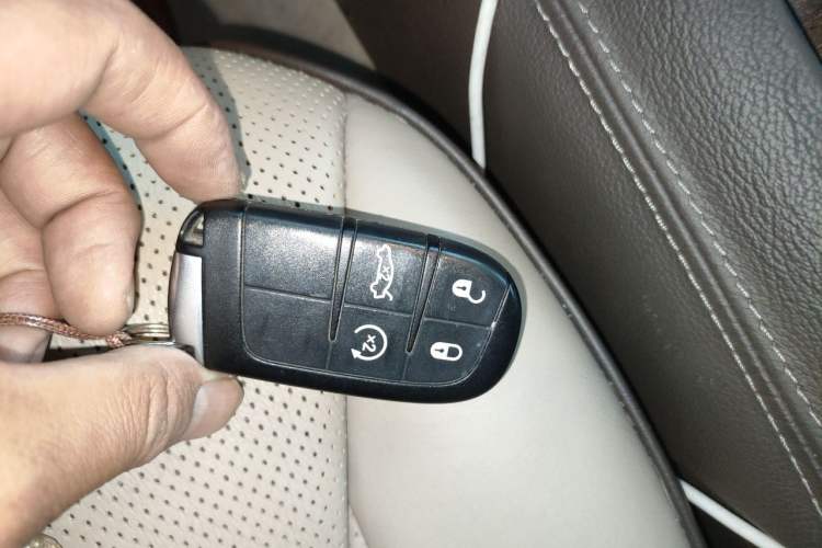 Used Chrysler 300C 2014 3.0L Excellence Edition Vehicle Key