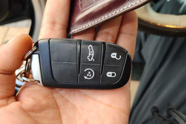 Used Chrysler 300C 2014 3.0L Excellence Edition Vehicle Key