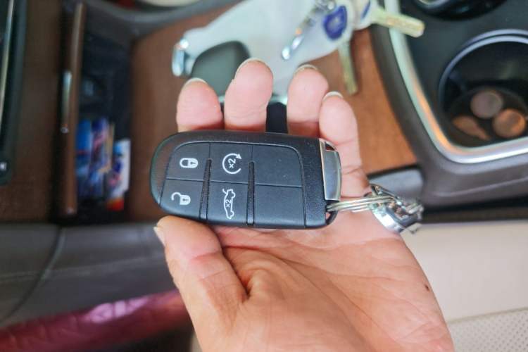 Used Chrysler 300C 2014 3.0L Excellence Edition Vehicle Key