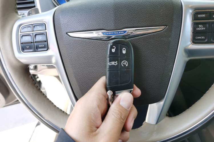 Used Chrysler 300C 2014 3.0L Excellence Edition Vehicle Key