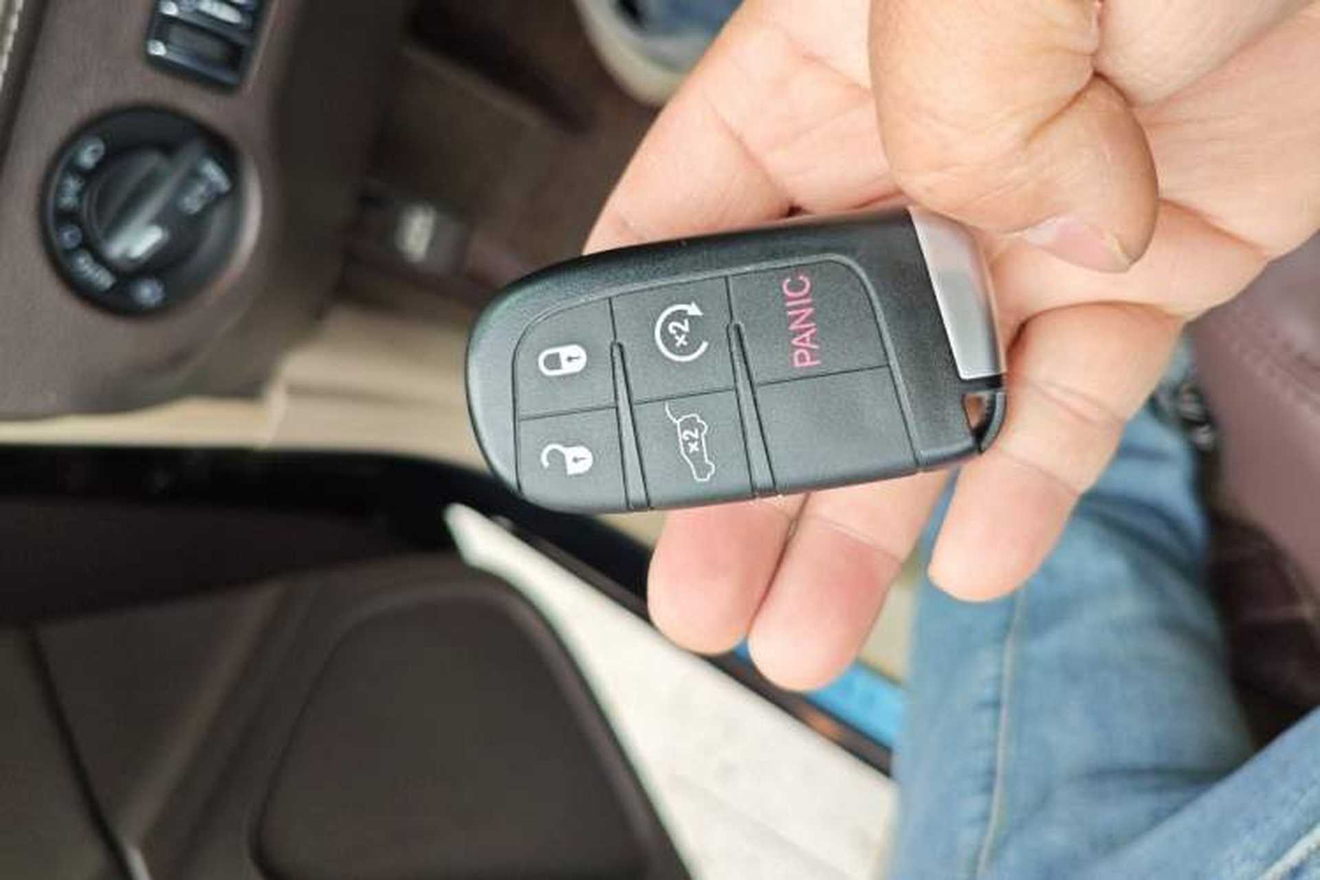 Used Chrysler 300C 2014 3.0L Excellence Edition Vehicle Key