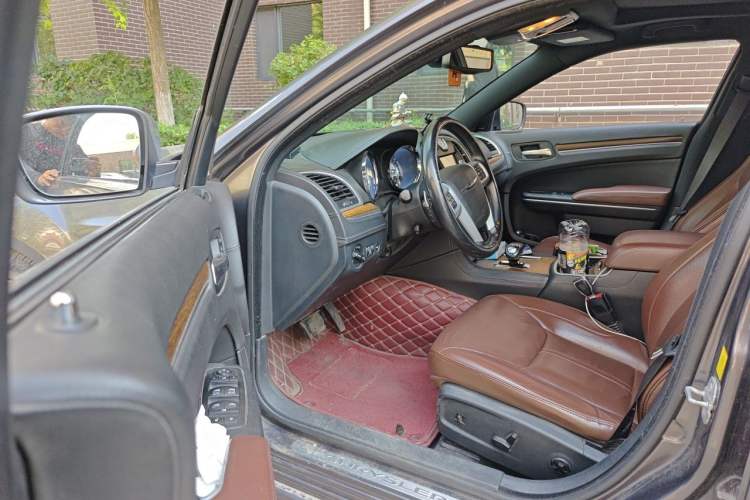 Used Chrysler 300C 2014 3.0L Excellence Edition Driver Seat