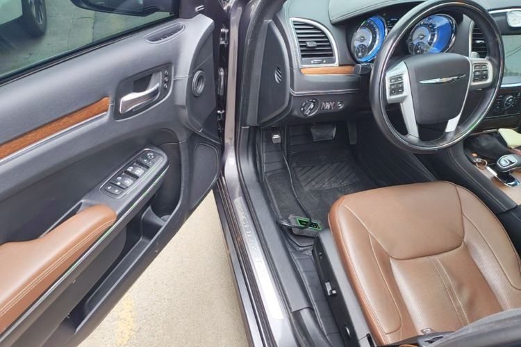 Used Chrysler 300C 2014 3.0L Excellence Edition Driver Seat