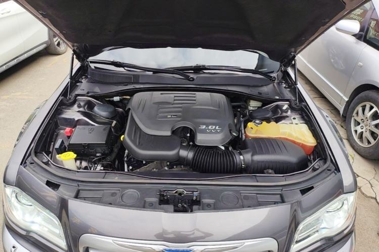 Used Chrysler 300C 2014 3.0L Excellence Edition Engine Bay