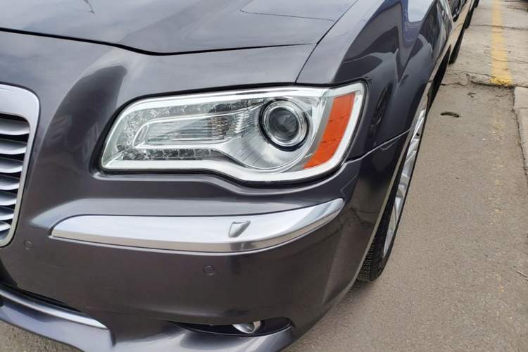 Used Chrysler 300C 2014 3.0L Excellence Edition Left Front Headlight