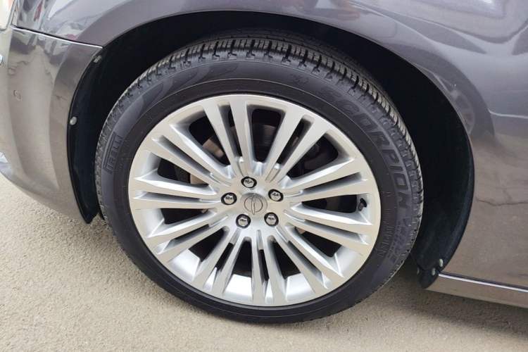 Used Chrysler 300C 2014 3.0L Excellence Edition Left Front Wheel Hub