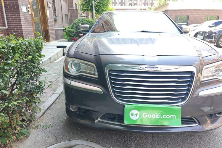Used Chrysler 300C 2014 3.0L Excellence Edition Right Front Headlight