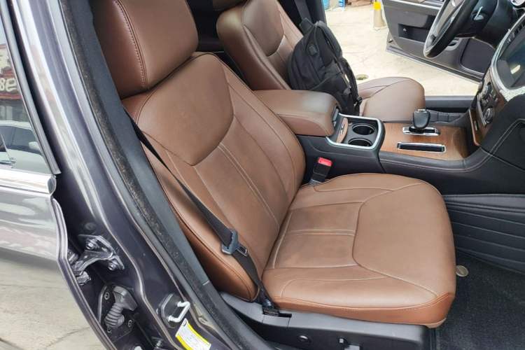 Used Chrysler 300C 2014 3.0L Excellence Edition Right Front Seat