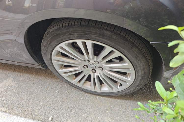 Used Chrysler 300C 2014 3.0L Excellence Edition Right Front Wheel Hub