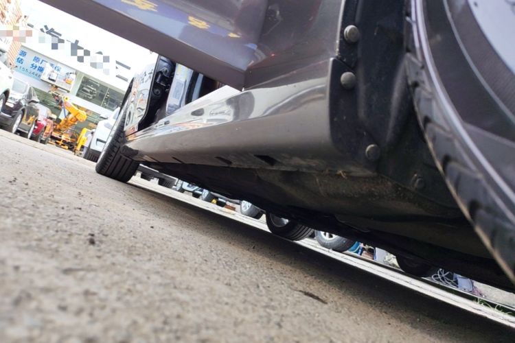 Used Chrysler 300C 2014 3.0L Excellence Edition Right Side Sill