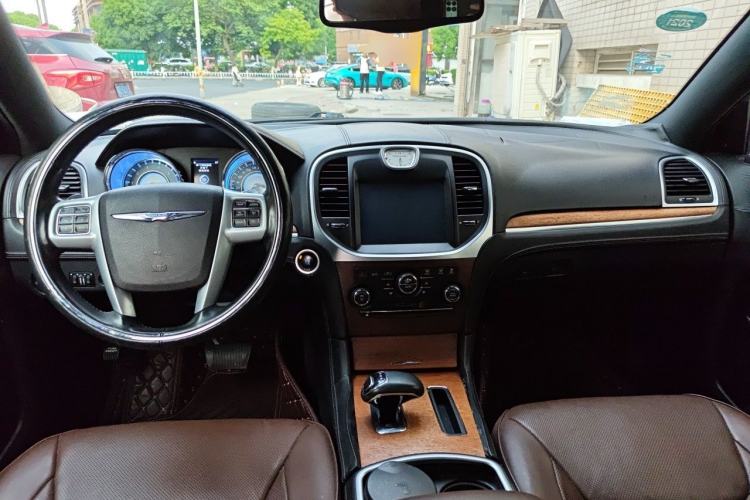 Used Chrysler 300C 2014 3.0L Excellence Edition Center Console