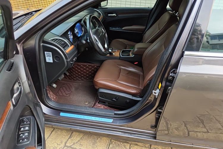 Used Chrysler 300C 2014 3.0L Excellence Edition Driver Seat