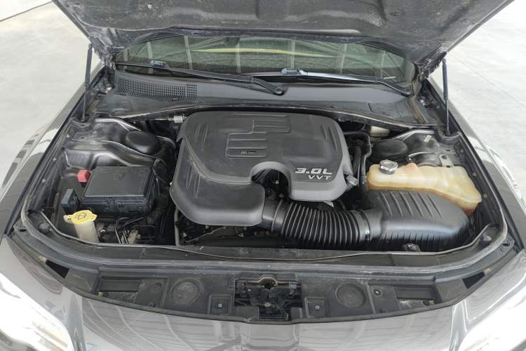 Used Chrysler 300C 2014 3.0L Excellence Edition Engine Bay