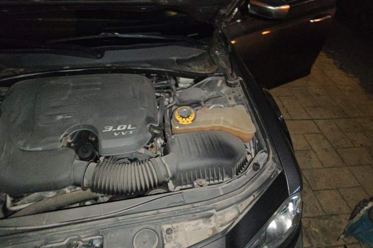 Used Chrysler 300C 2014 3.0L Excellence Edition Engine Bay Left