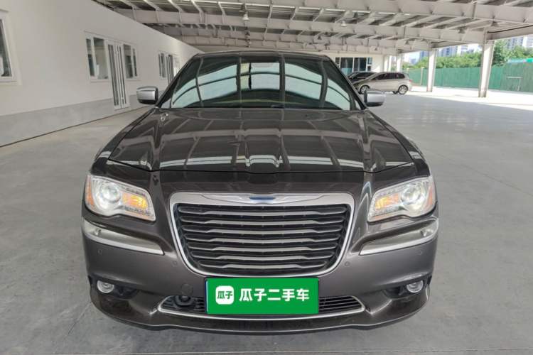Used Chrysler 300C 2014 3.0L Excellence Edition Exterior 1