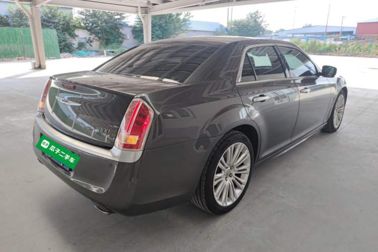 Used Chrysler 300C 2014 3.0L Excellence Edition Exterior 5