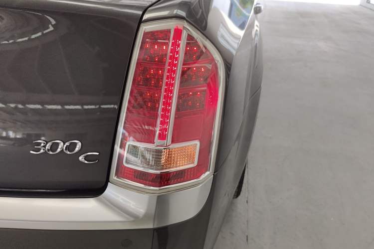 Used Chrysler 300C 2014 3.0L Excellence Edition Exterior 6