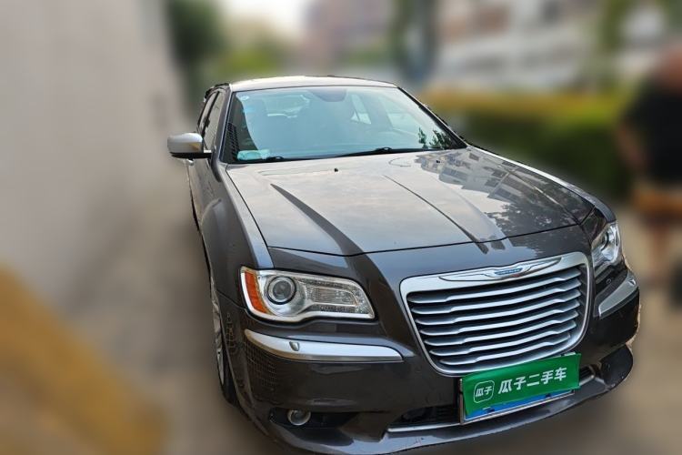 Used Chrysler 300C 2014 3.0L Excellence Edition Front Right 45 Deg