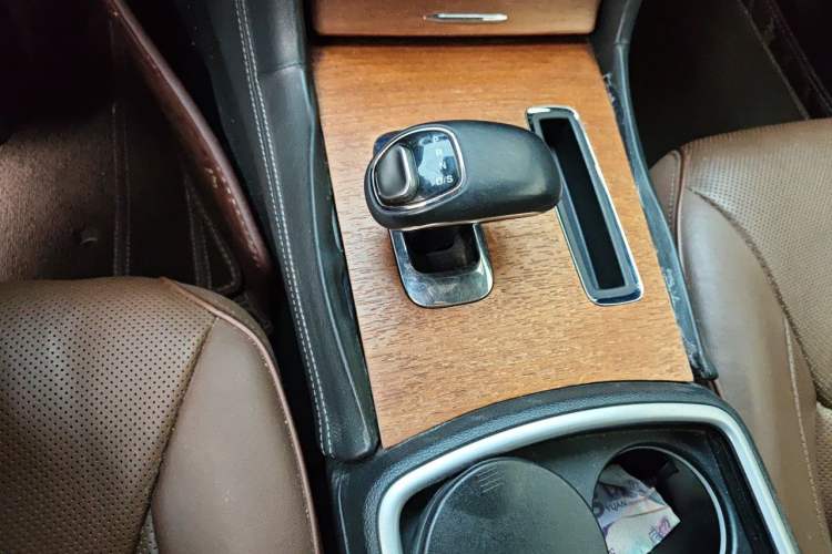 Used Chrysler 300C 2014 3.0L Excellence Edition Gear Lever