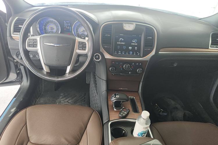 Used Chrysler 300C 2014 3.0L Excellence Edition Interior 2