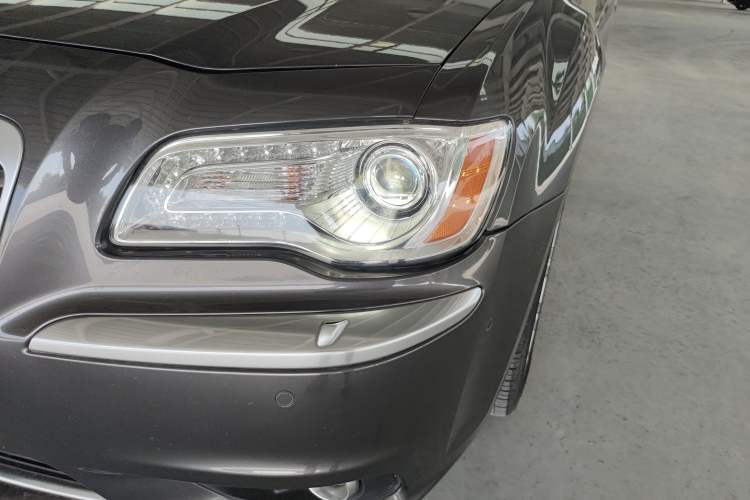 Used Chrysler 300C 2014 3.0L Excellence Edition Left Front Headlight
