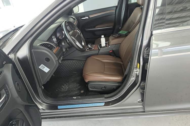 Used Chrysler 300C 2014 3.0L Excellence Edition Left Front Seat