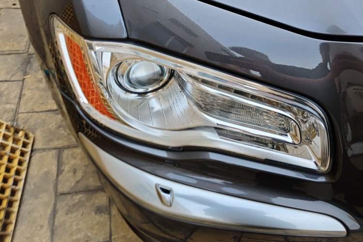Used Chrysler 300C 2014 3.0L Excellence Edition Right Front Headlight