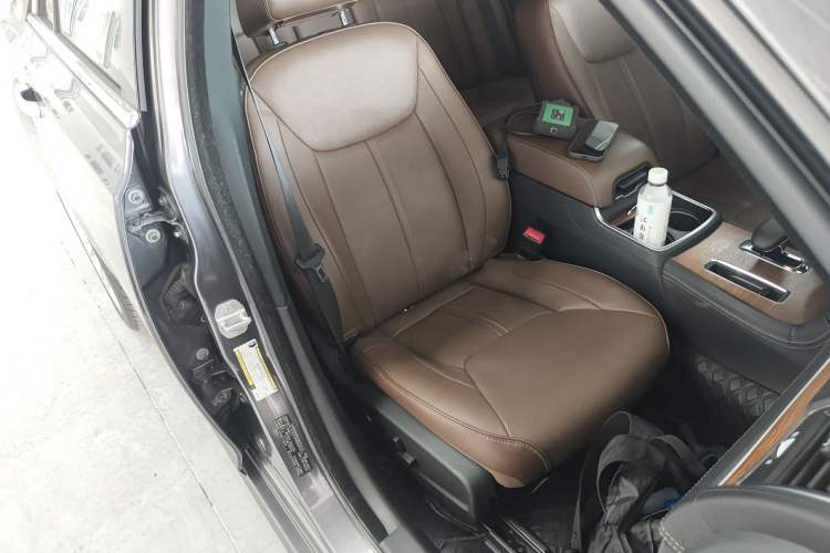 Used Chrysler 300C 2014 3.0L Excellence Edition Right Front Seat