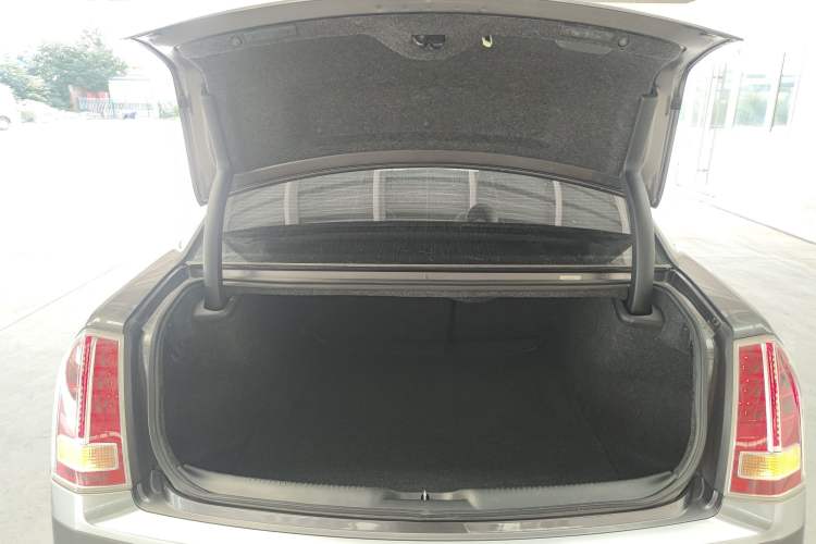 Used Chrysler 300C 2014 3.0L Excellence Edition Trunk