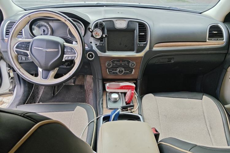 Used Chrysler 300C 2014 3.0L Excellence Edition Center Console