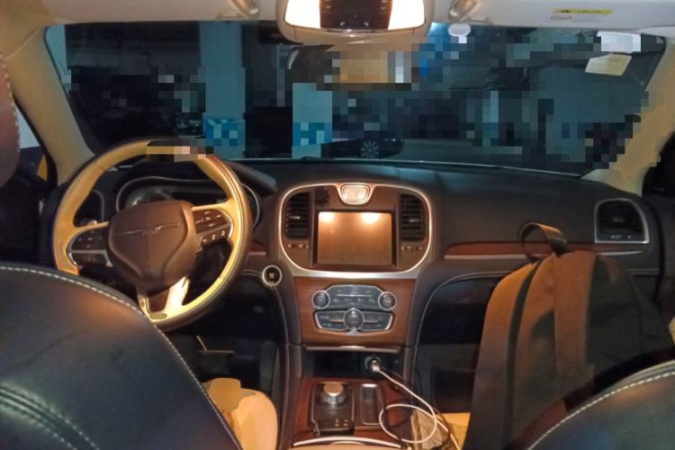 Used Chrysler 300C 2014 3.0L Excellence Edition Center Console