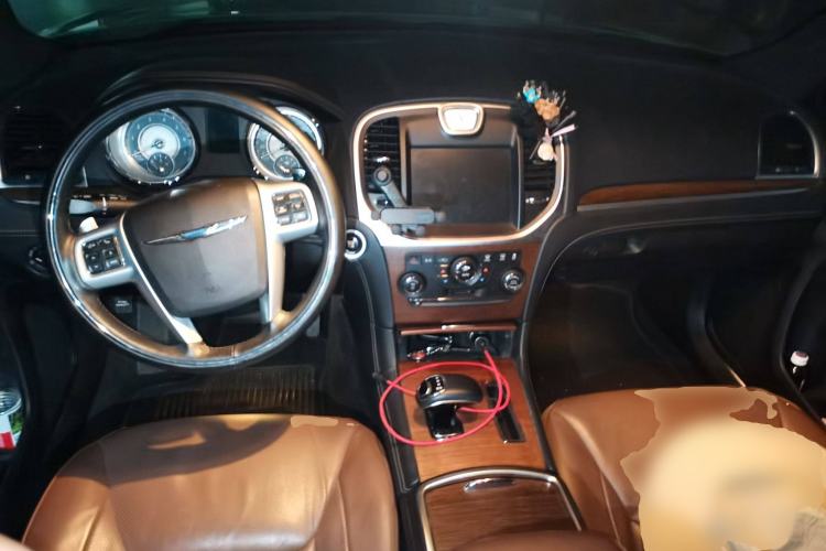 Used Chrysler 300C 2014 3.0L Excellence Edition Center Console