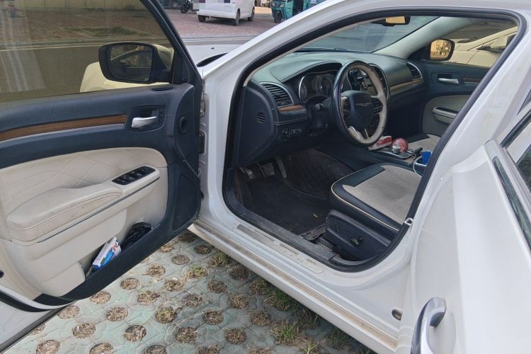 Used Chrysler 300C 2014 3.0L Excellence Edition Driver Seat