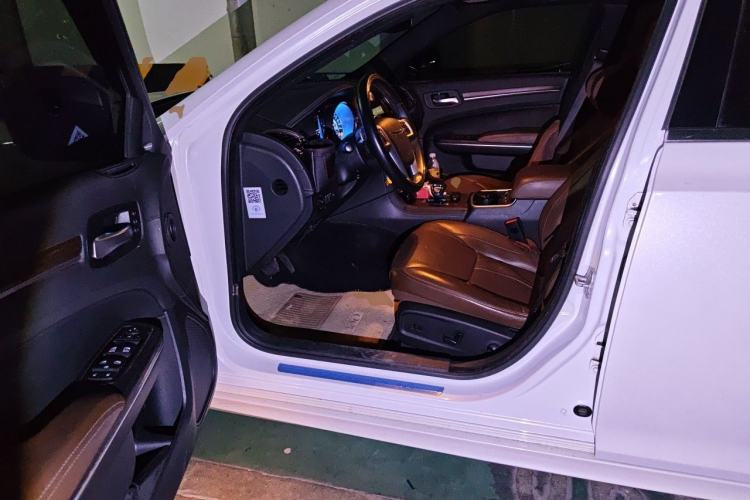 Used Chrysler 300C 2014 3.0L Excellence Edition Driver Seat