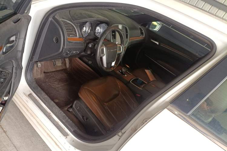 Used Chrysler 300C 2014 3.0L Excellence Edition Driver Seat