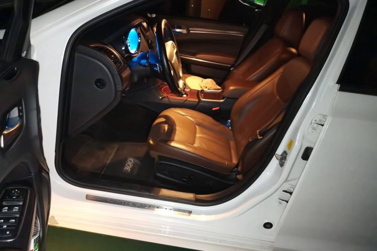 Used Chrysler 300C 2014 3.0L Excellence Edition Driver Seat