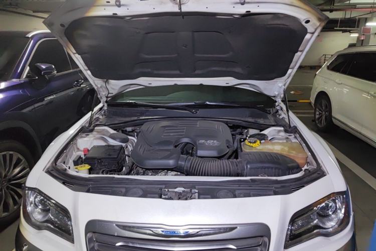 Used Chrysler 300C 2014 3.0L Excellence Edition Engine Bay