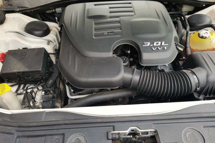 Used Chrysler 300C 2014 3.0L Excellence Edition Engine Bay