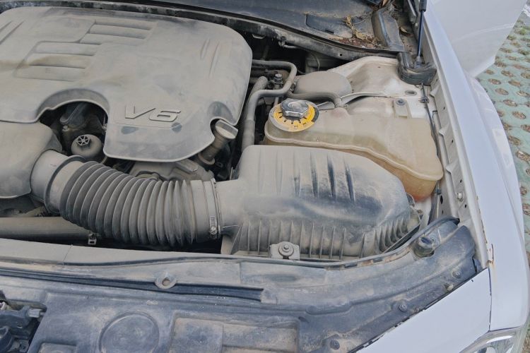Used Chrysler 300C 2014 3.0L Excellence Edition Engine Bay Left