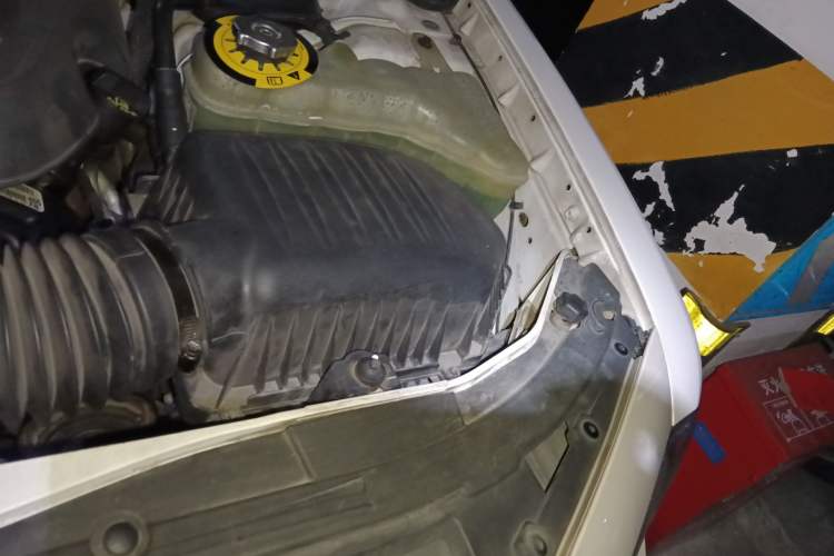 Used Chrysler 300C 2014 3.0L Excellence Edition Engine Bay Left