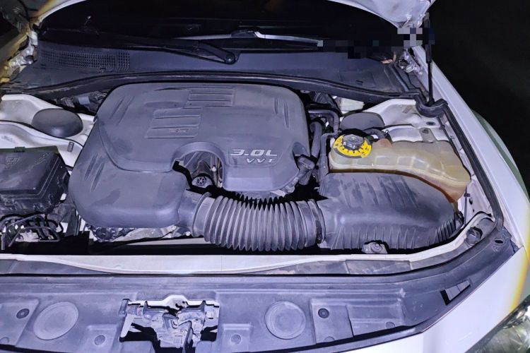 Used Chrysler 300C 2014 3.0L Excellence Edition Engine Bay Left