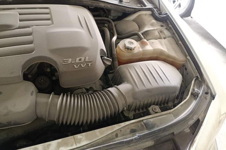Used Chrysler 300C 2014 3.0L Excellence Edition Engine Bay Left
