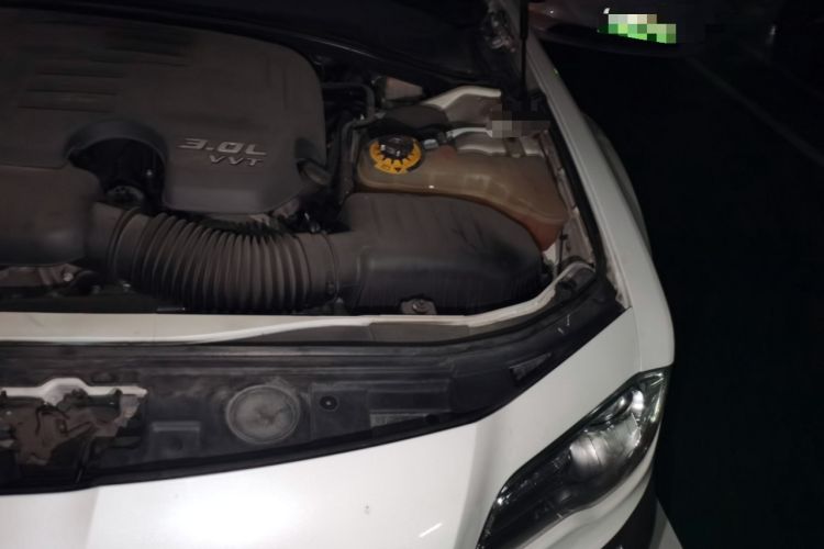 Used Chrysler 300C 2014 3.0L Excellence Edition Engine Bay Left