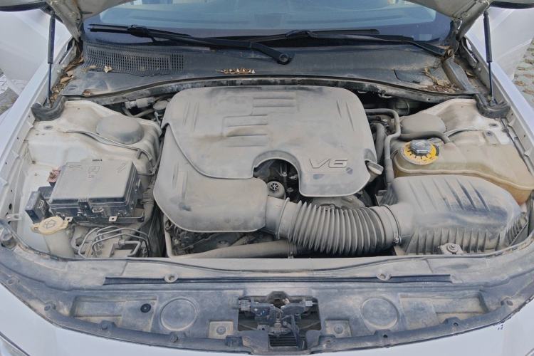 Used Chrysler 300C 2014 3.0L Excellence Edition Engine Bay