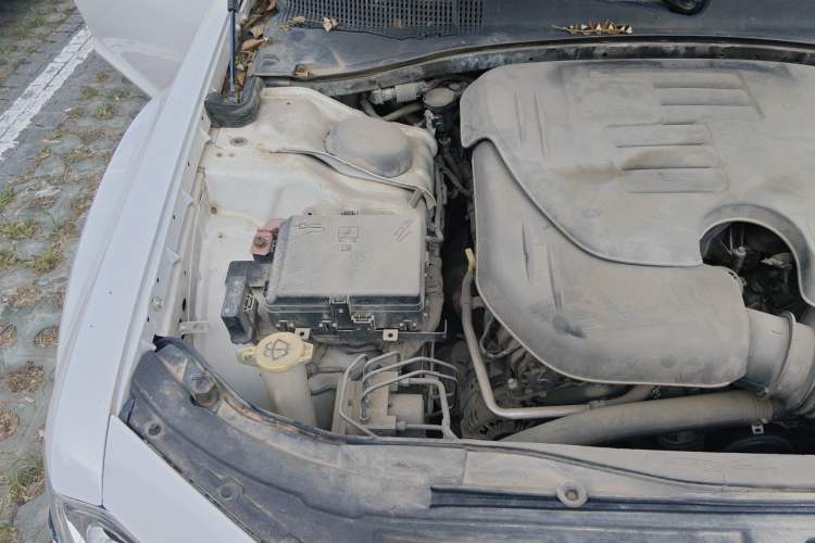 Used Chrysler 300C 2014 3.0L Excellence Edition Engine Bay Right