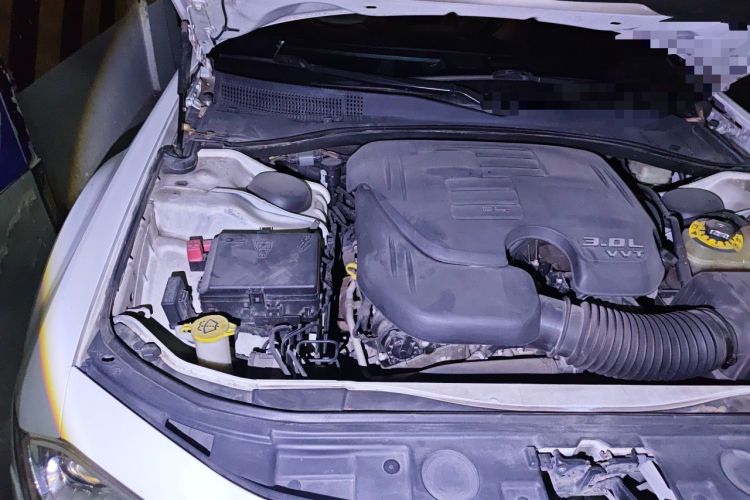 Used Chrysler 300C 2014 3.0L Excellence Edition Engine Bay Right