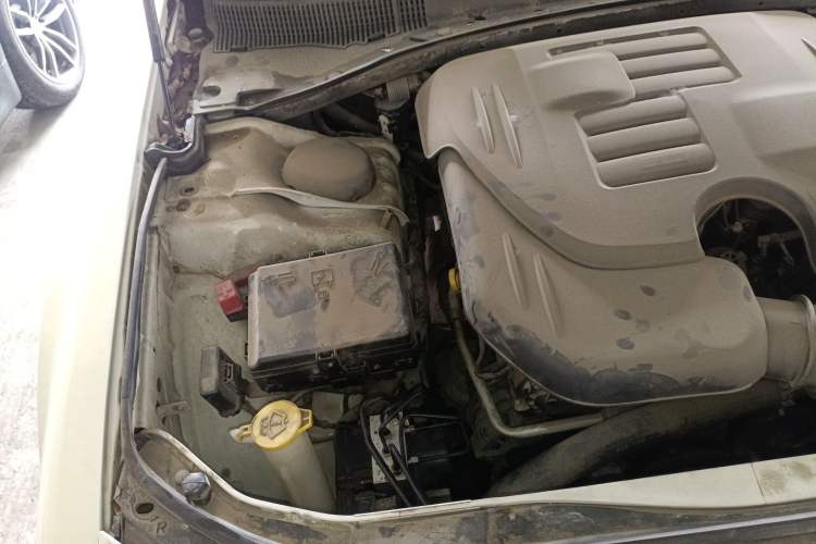 Used Chrysler 300C 2014 3.0L Excellence Edition Engine Bay Right