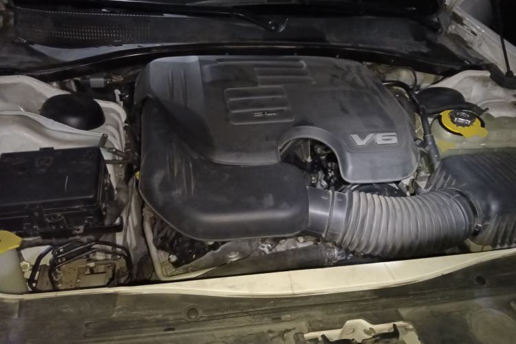 Used Chrysler 300C 2014 3.0L Excellence Edition Engine Bay